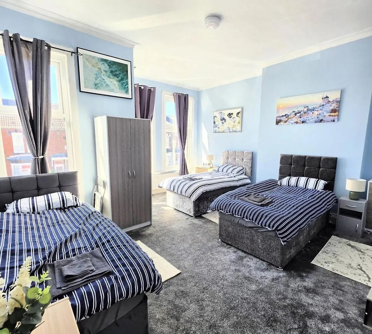 מידלסבורו Kings Road Modern Home